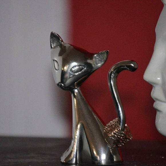 Cat Ring Holder for Heavy Rings - Picture 3 of 3